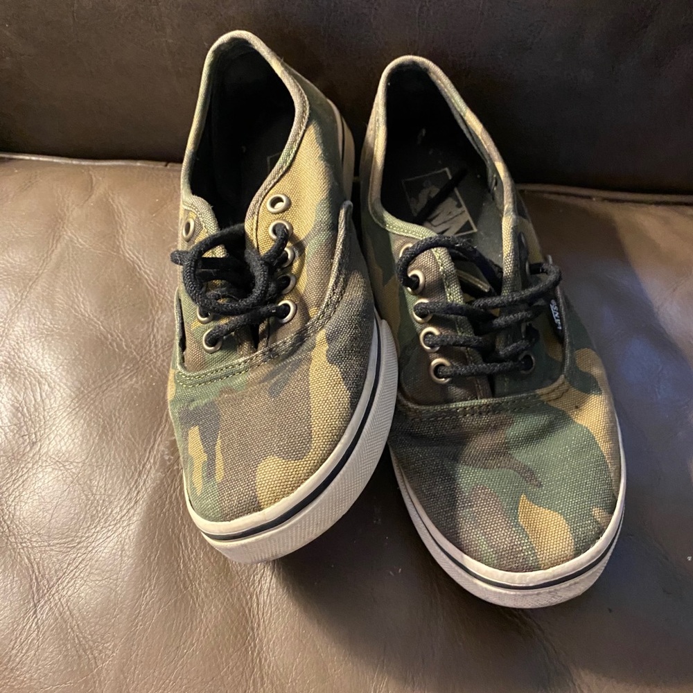 Great condition Van camo low tops.